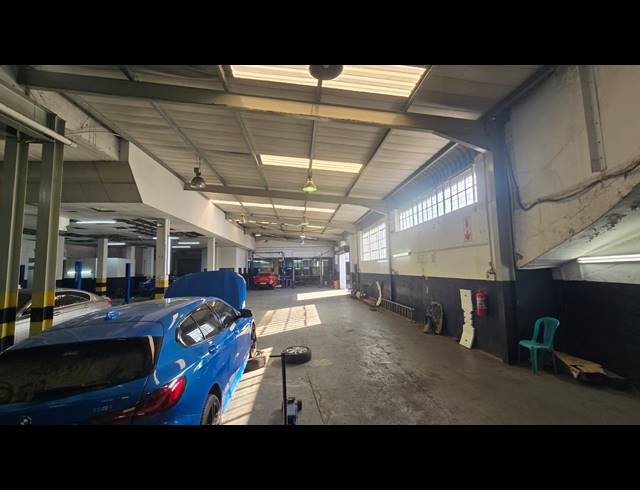 5,267M² BUILDING FOR SALE IN ROSSBURGH